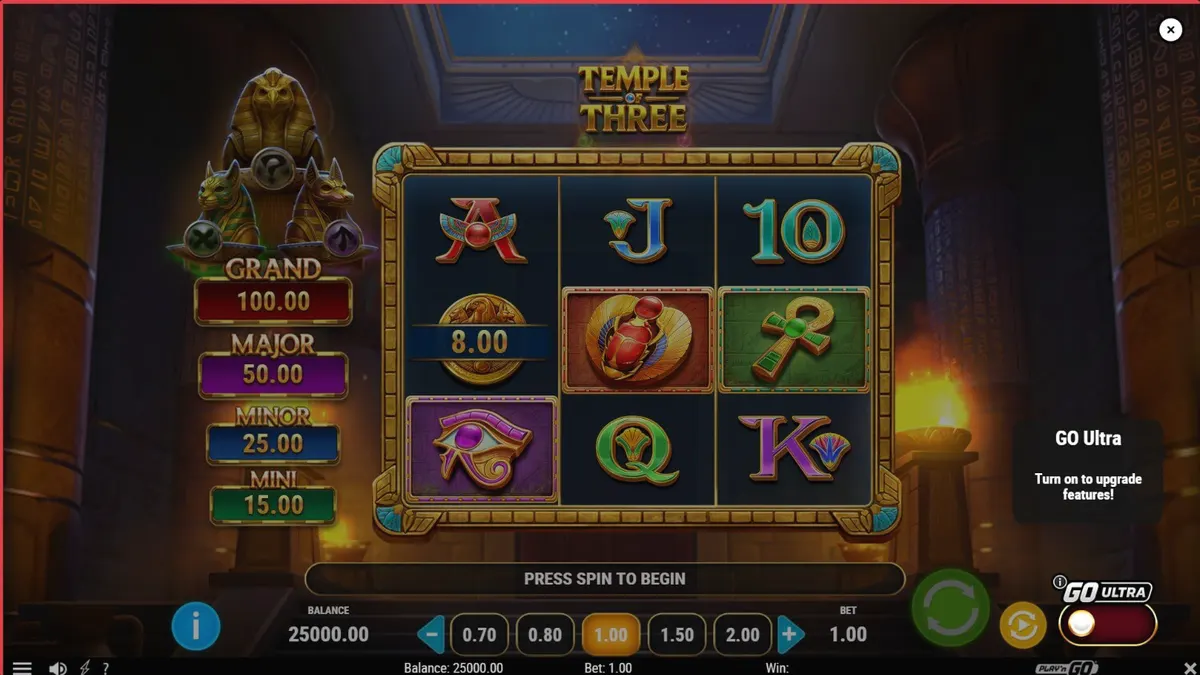 Interface do jogo de slot Temple of Three com temática egípcia